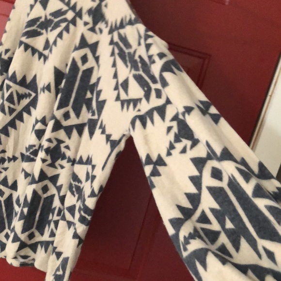 Long sleeve top with cut out shoulder. Never worn, came from a boutique. - Picture 2 of 3